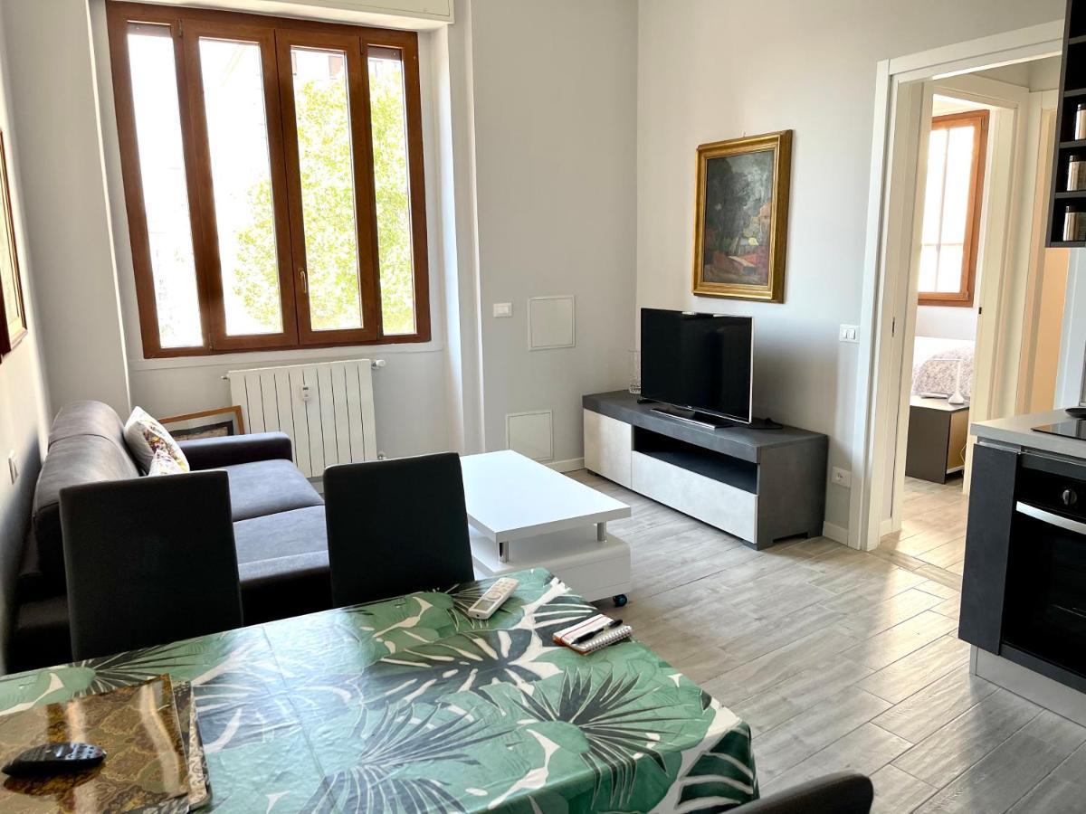 Enzo Apartment Милано Екстериор снимка