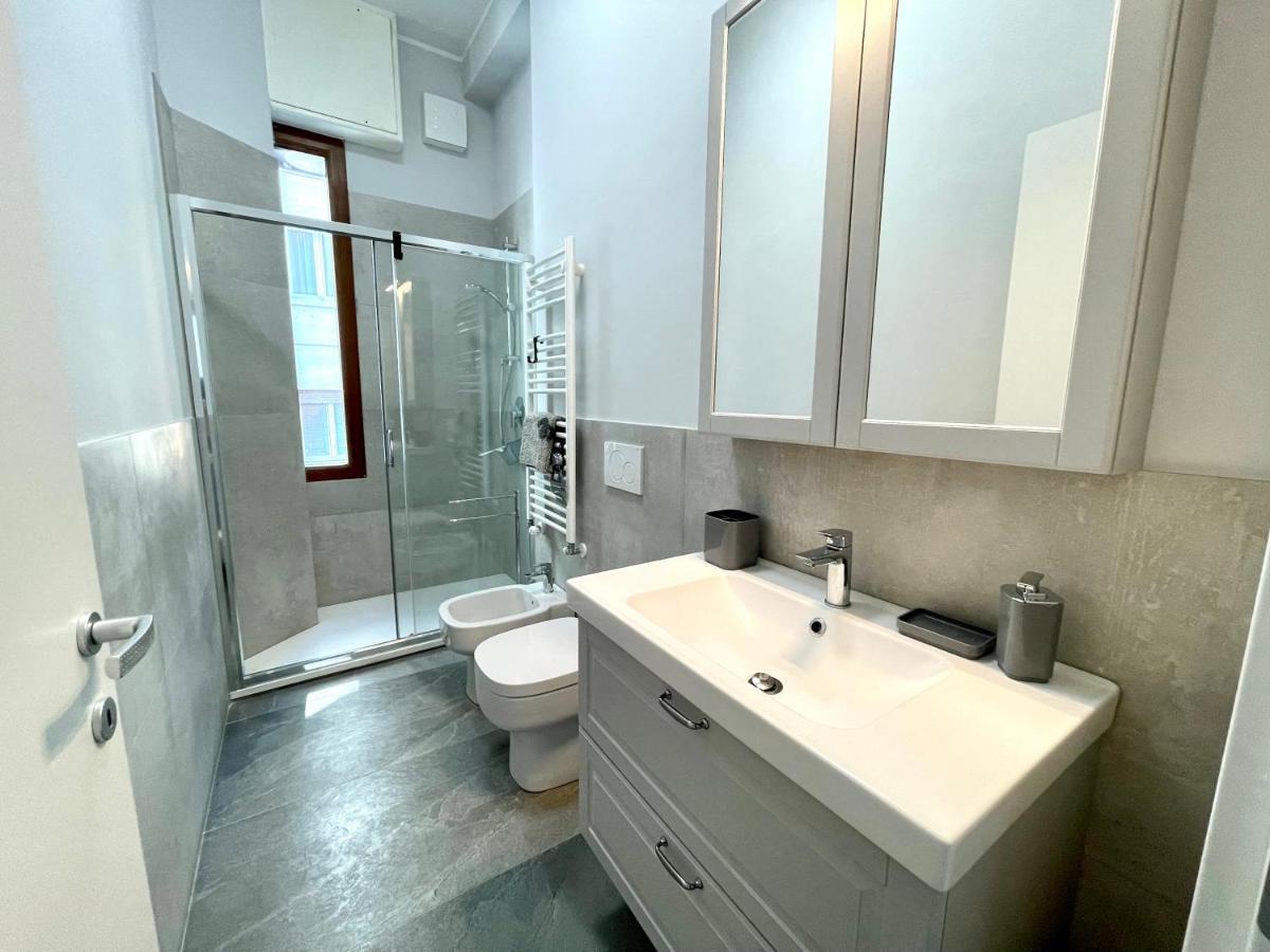Enzo Apartment Милано Екстериор снимка