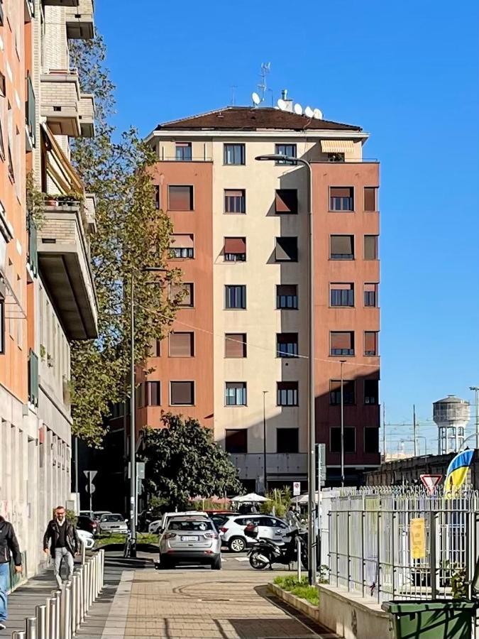 Enzo Apartment Милано Екстериор снимка
